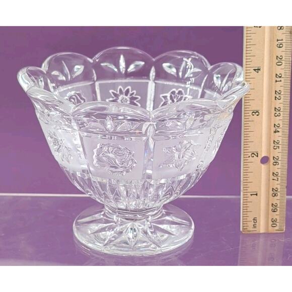 Oneida Southern Garden 24% Lead Crystal Scalloped Hostess Candy Bowl Germany - Picture 9 of 10